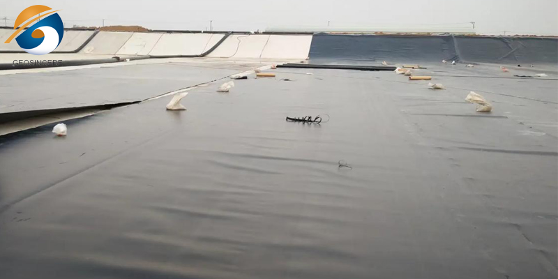 Предварительно изготовленная геомембрана HDPE для мусорных свалок Предварительно изготовленная геомембрана HDPE для мусорных свалок