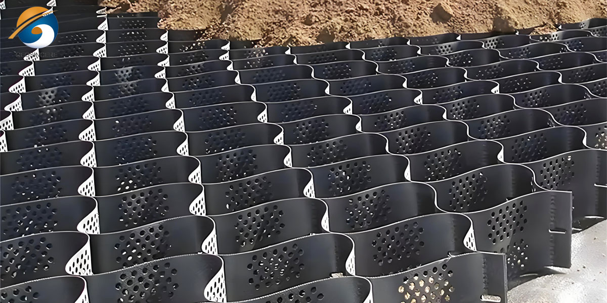 Озеленённая георешётка для стабилизации склонов и ландшафта Озеленённая георешётка для стабилизации склонов и ландшафта